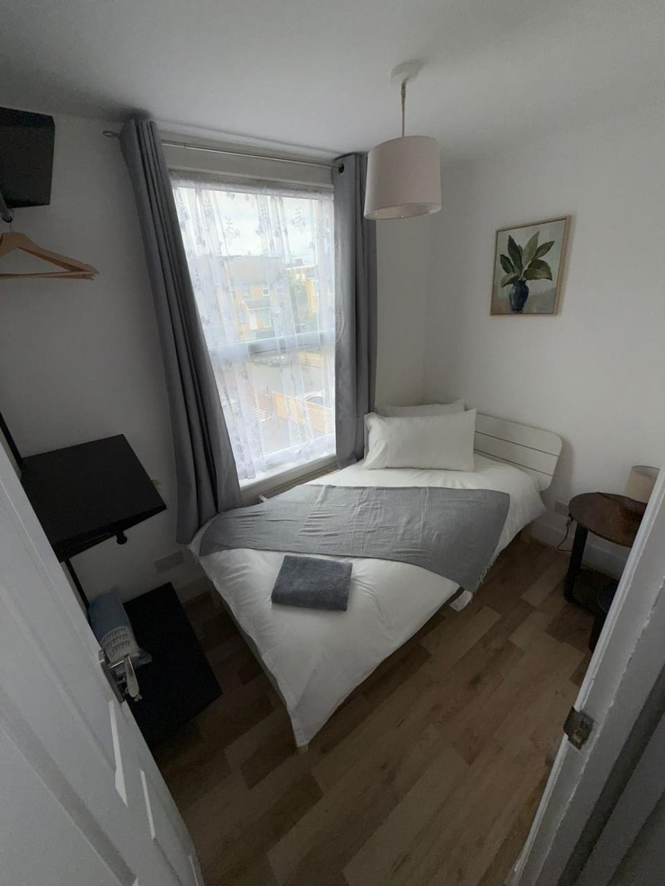 4Bed Spacious New Refurbish Home Near Westfield House in London