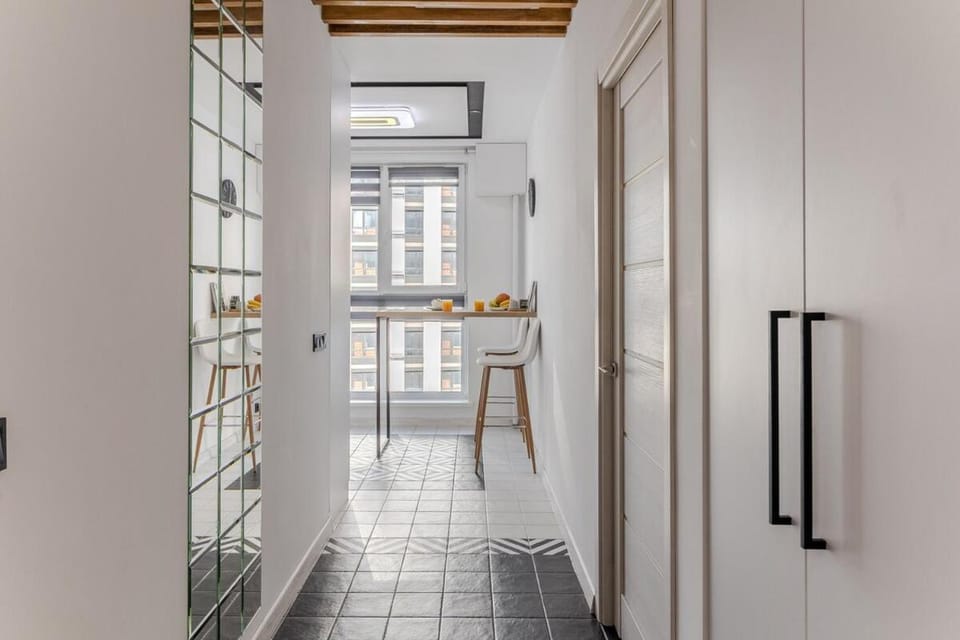 Modern apartment in a new building near the center Free parking Apartment in Lviv