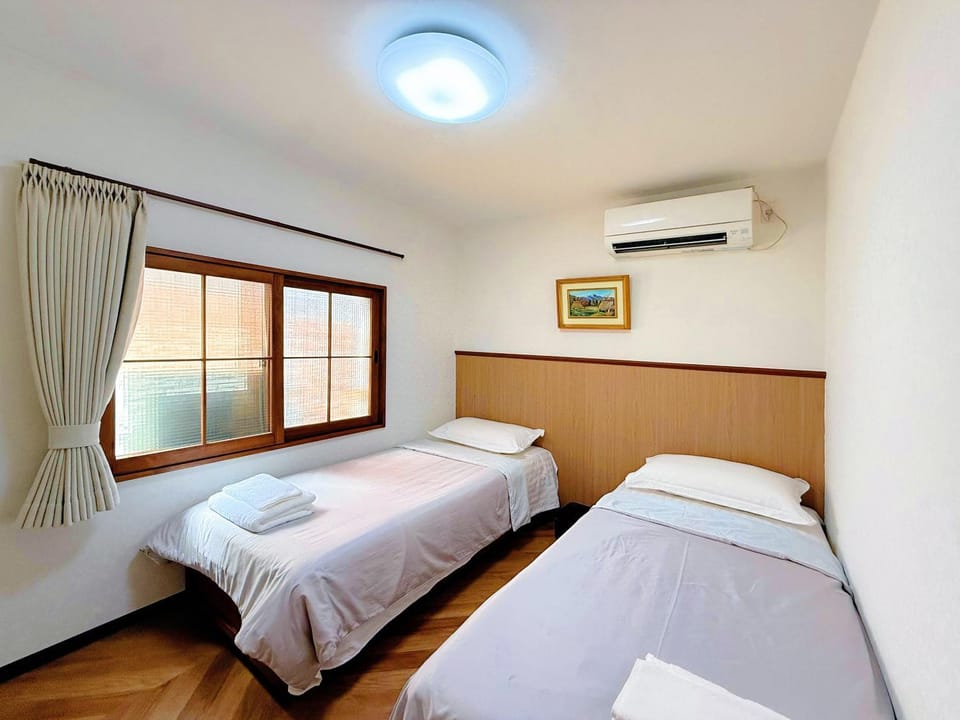 Bed, Photo of the whole room, Bedroom, air conditioner