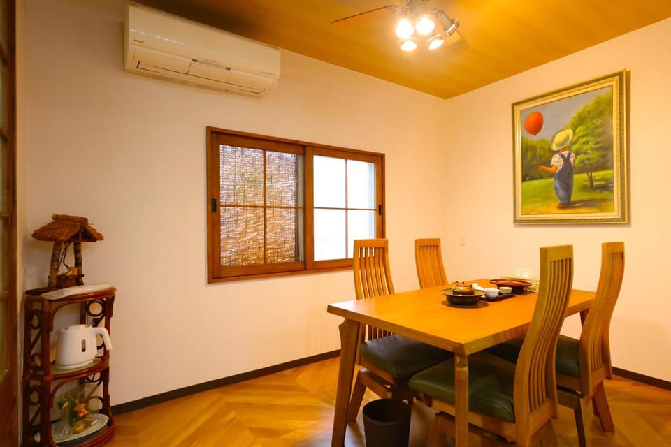 Living room, Seating area, Dining area, air conditioner