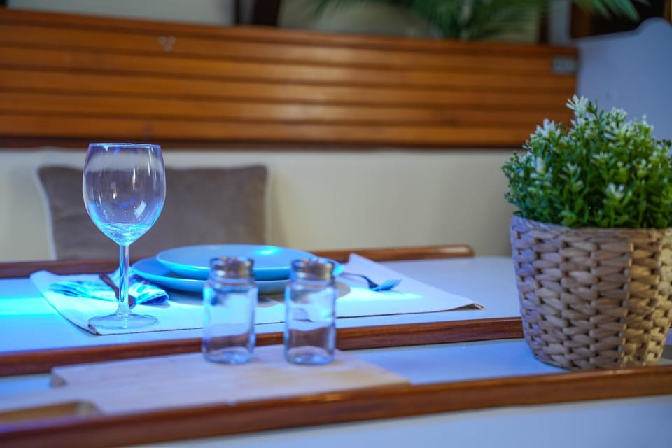 Seating area, Dining area