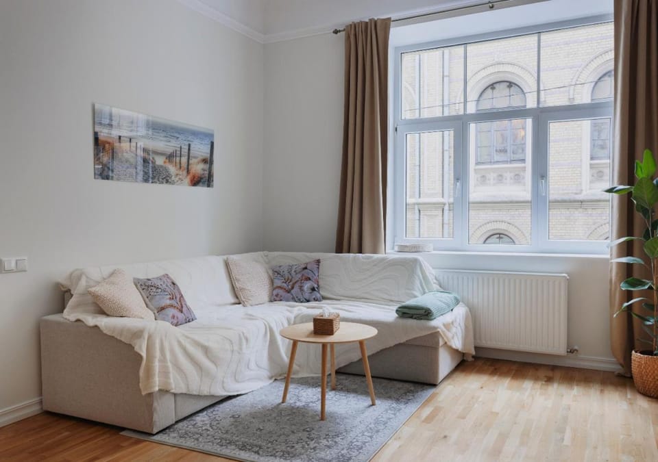 Living room, Seating area, internet