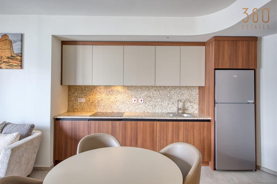 Kitchen or kitchenette, Living room, Seating area, oven