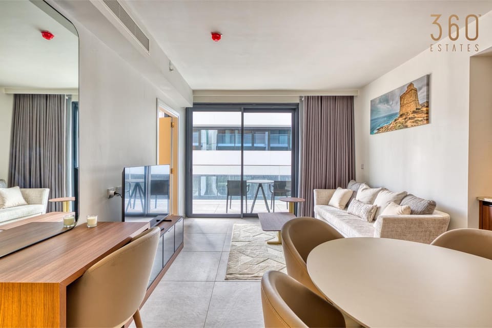 Communal lounge/ TV room, Bed, TV and multimedia, Living room, Photo of the whole room, Seating area, Evening entertainment, Bedroom