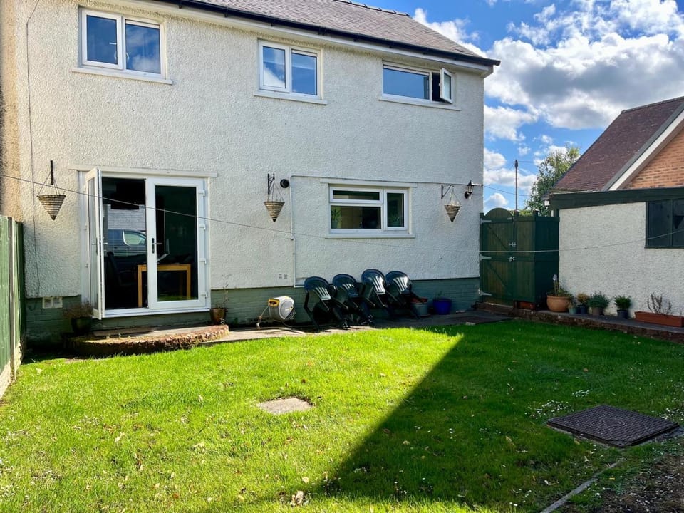 Property building, Day, Garden, Garden view