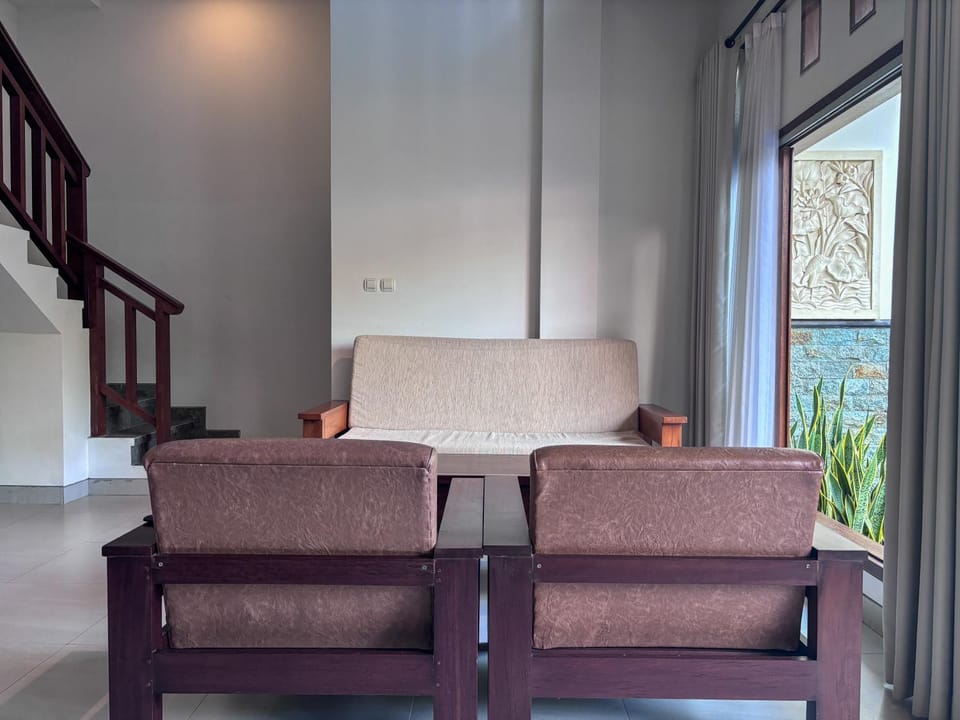 San Villa Canggu - Serene Tropical Villa 3BR - Near Batu Bolong Villa in North Kuta
