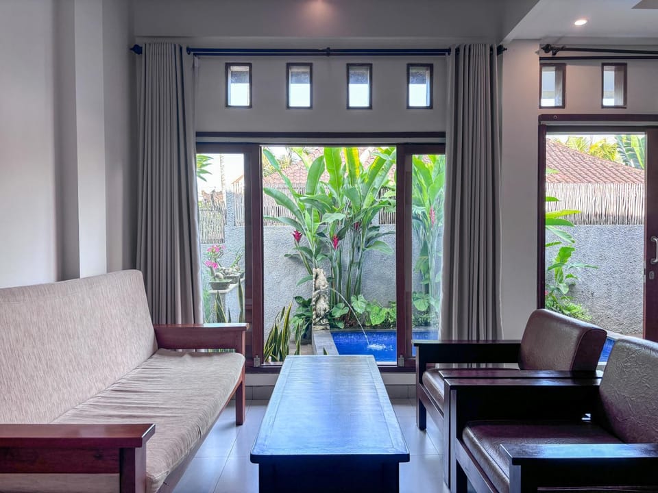 San Villa Canggu - Serene Tropical Villa 3BR - Near Batu Bolong Villa in North Kuta