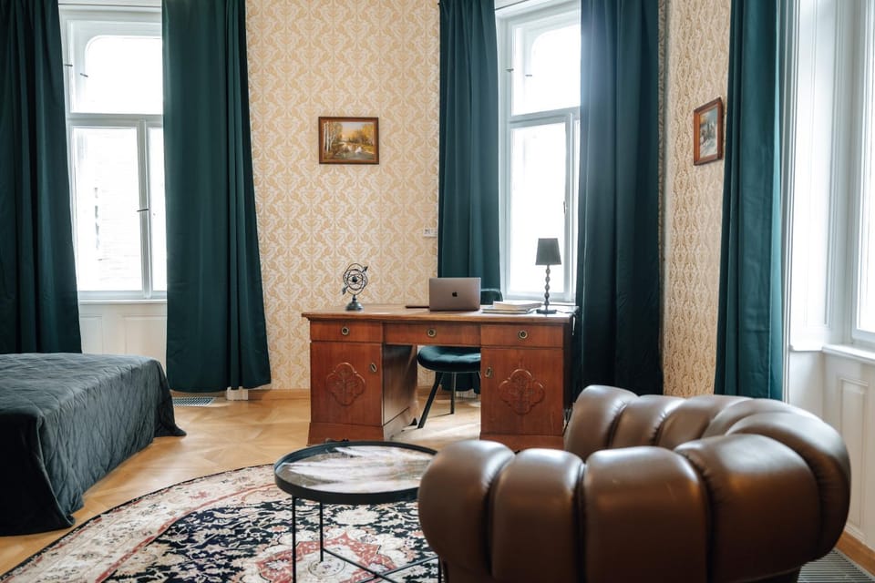 Seating area, Bedroom