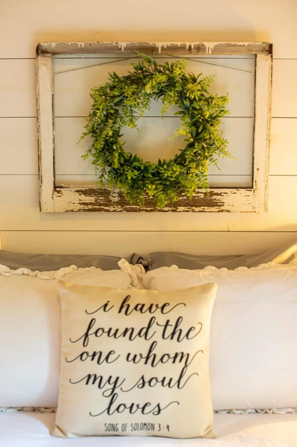 Bed, Decorative detail, Bedroom