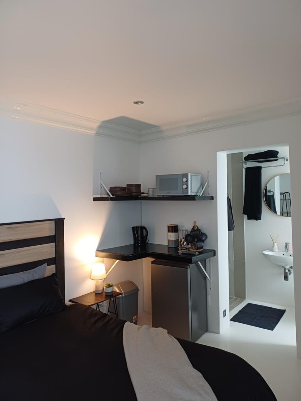 Bed, Kitchen or kitchenette, Bedroom