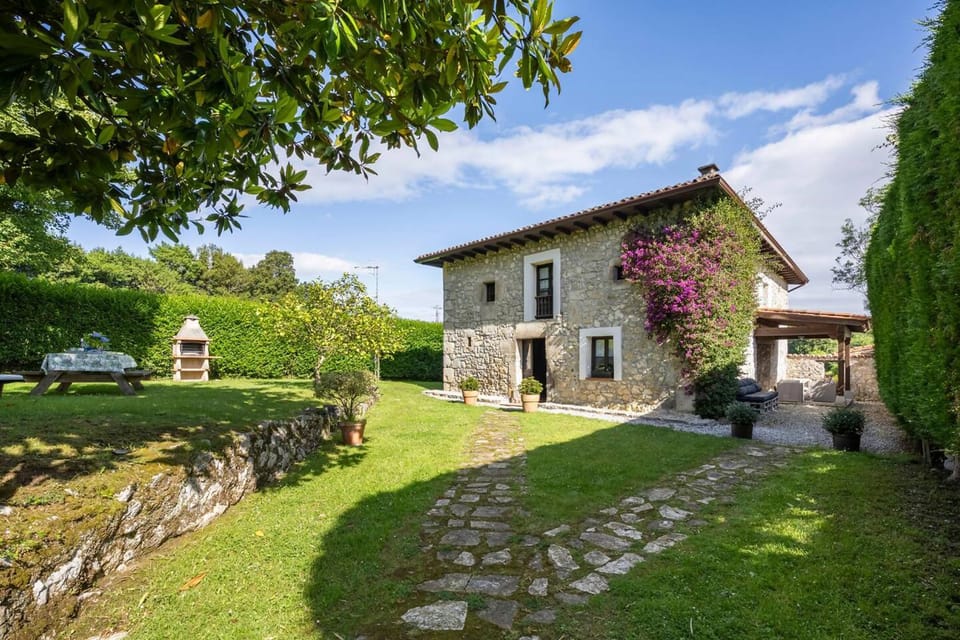 Property building, Facade/entrance, BBQ facilities, Garden, Balcony/Terrace
