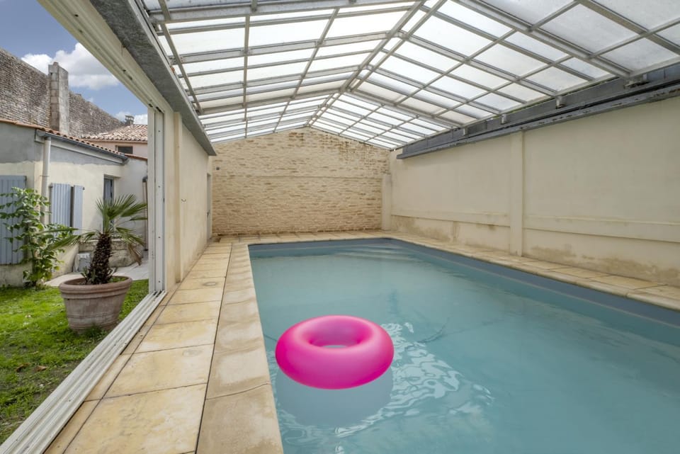 Day, Pool view, Swimming pool, sunbed