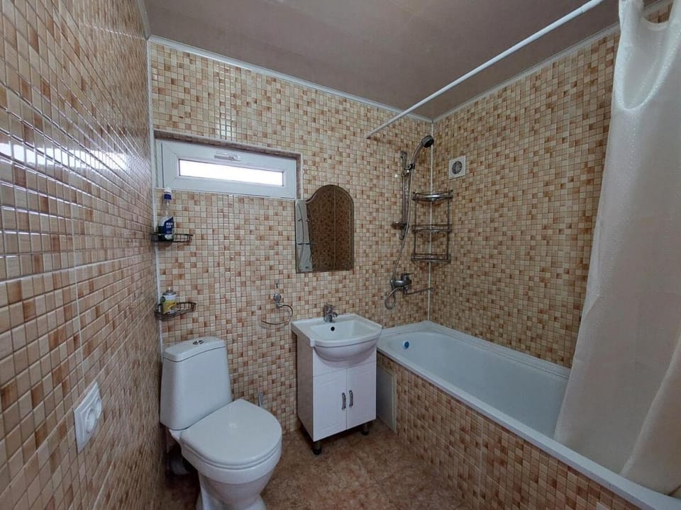 Shower, Toilet, Bathroom, Bath