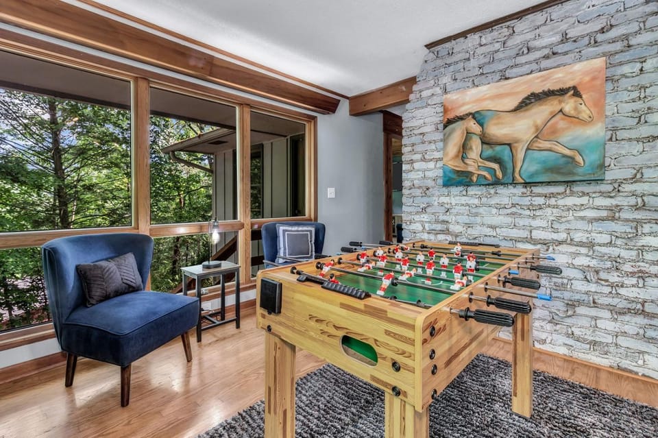 Cozy Serenity - Outdoor Hot Tub, Firepit, Games, + Close to Downtown Gatlinburg House in Gatlinburg