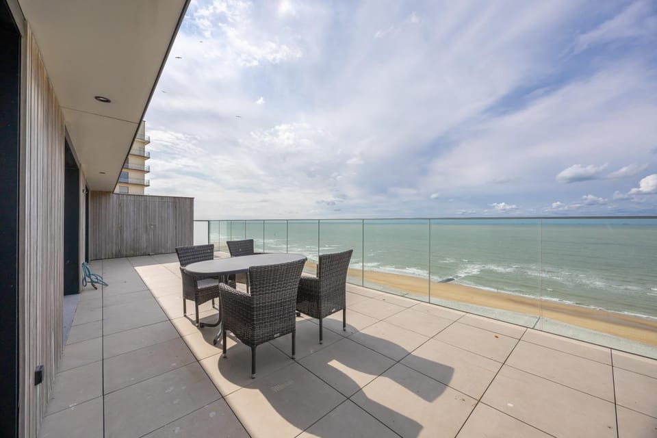 LECOMTE - The Seaview Penthouse CLOUD 9 Apartment in Ostend