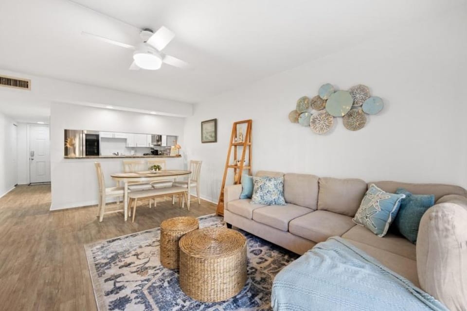 Pelican Inlet C119, Near Beach- Pool & Tennis condo Apartment in Crescent Beach