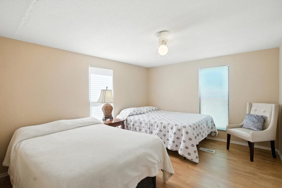 Desert Haven Cozy 2-Bedroom Mobile Home Near NMSU House in Las Cruces