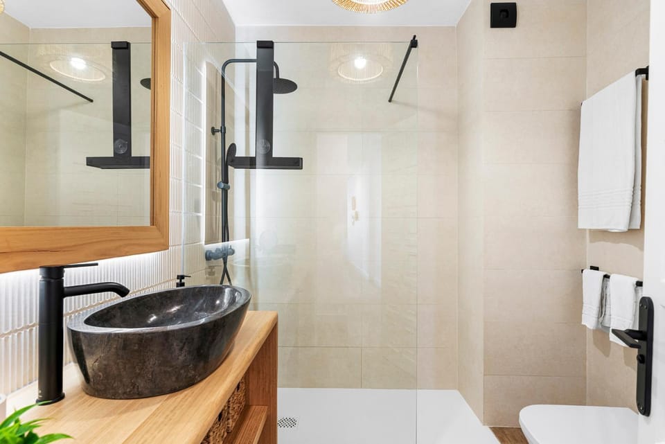 Shower, Bathroom, towels