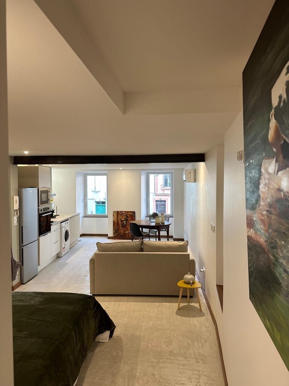 Bed, Kitchen or kitchenette, Living room, Seating area, Dining area