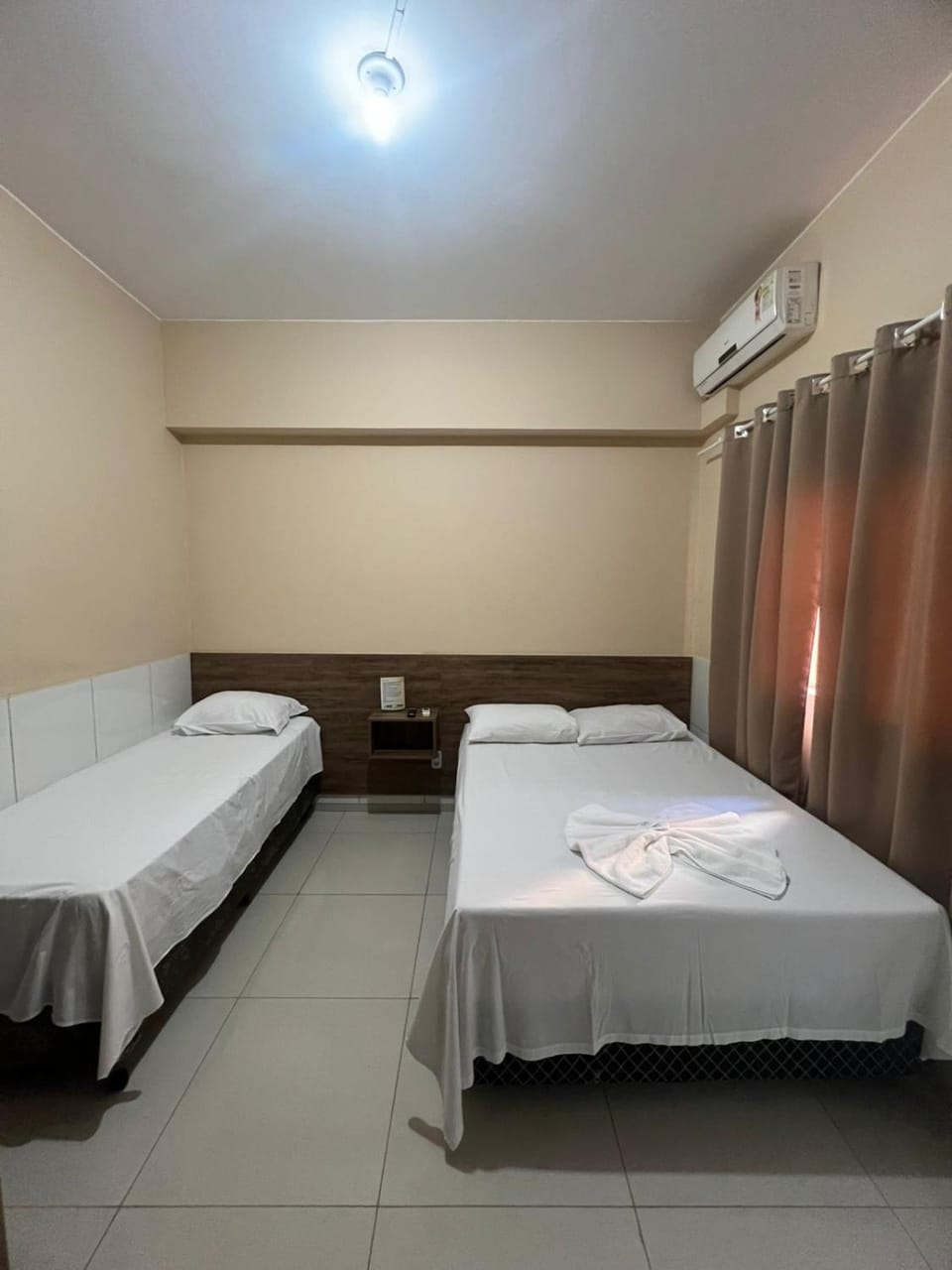 Bedroom, towels, air conditioner