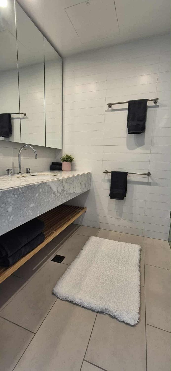 Luxury Barton Apartment with Views in Prime Location Apartment in Canberra