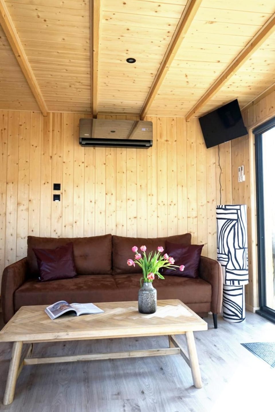 TV and multimedia, Living room, air conditioner, air conditioner