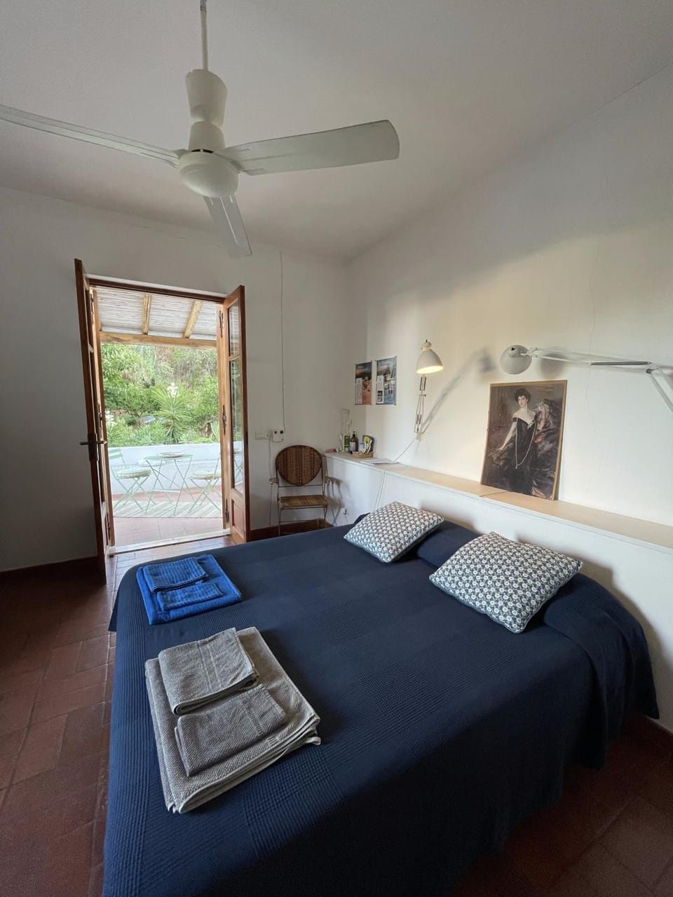 Photo of the whole room, Bedroom