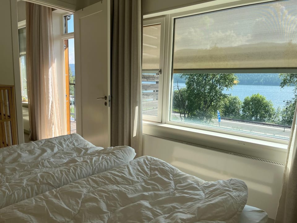 Bedroom, Lake view