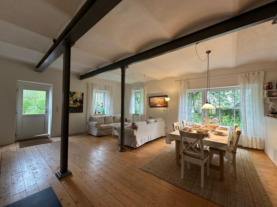 Living room, Seating area, Dining area