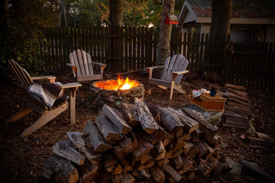 Seating area, fireplace