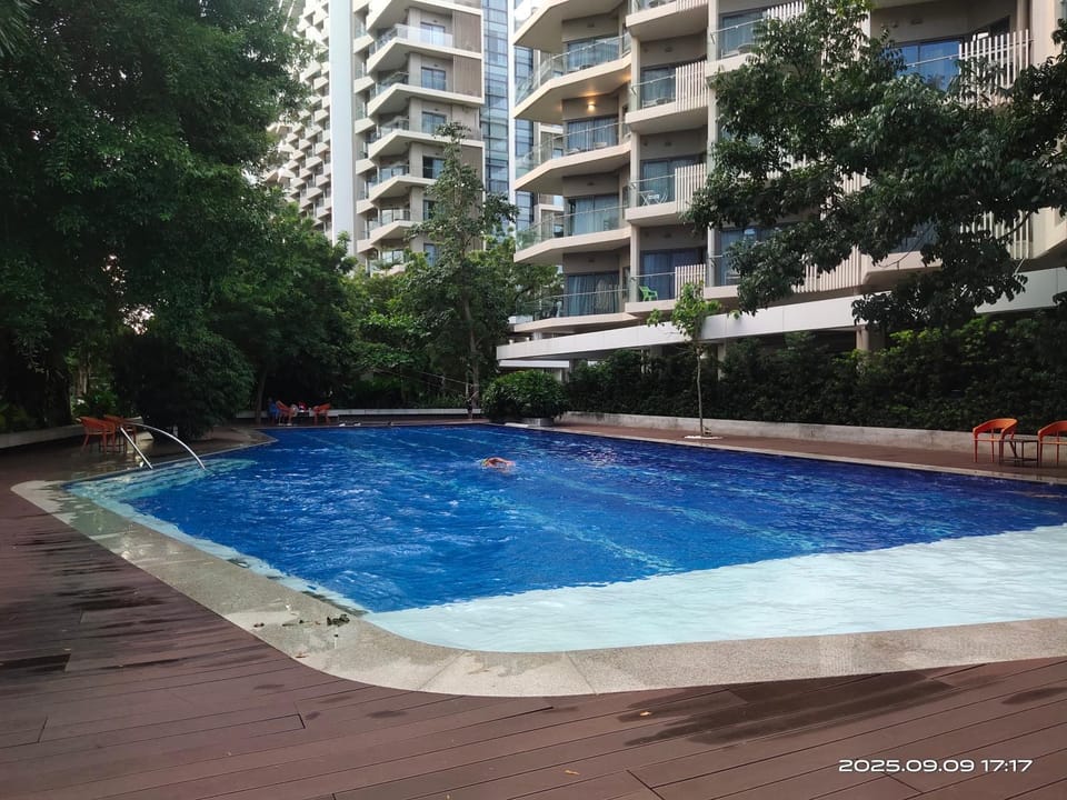 Property building, Day, Swimming pool