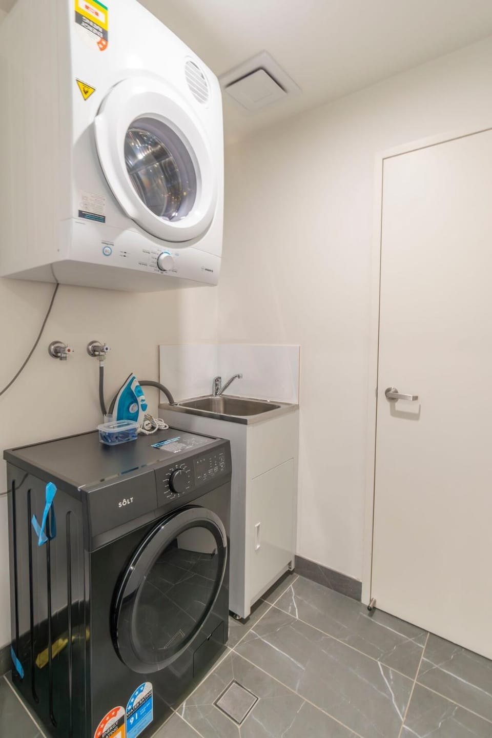 W5 Wentworth point Charm 2 Bed with 1 Car Space Apartment in Sydney