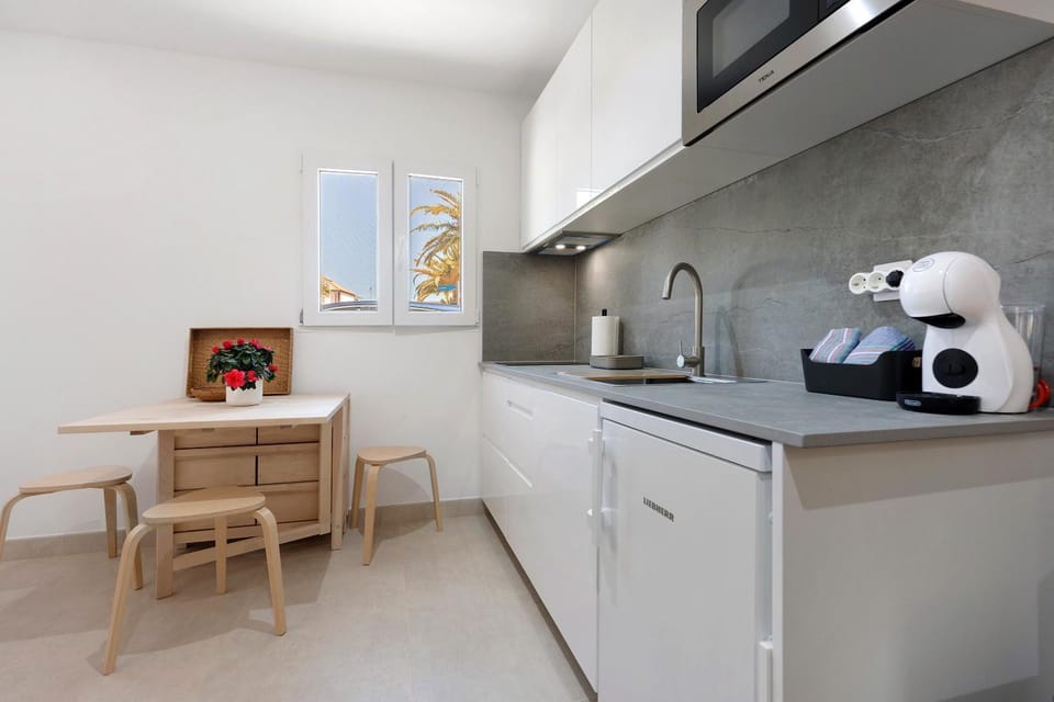 Kitchen or kitchenette, Living room
