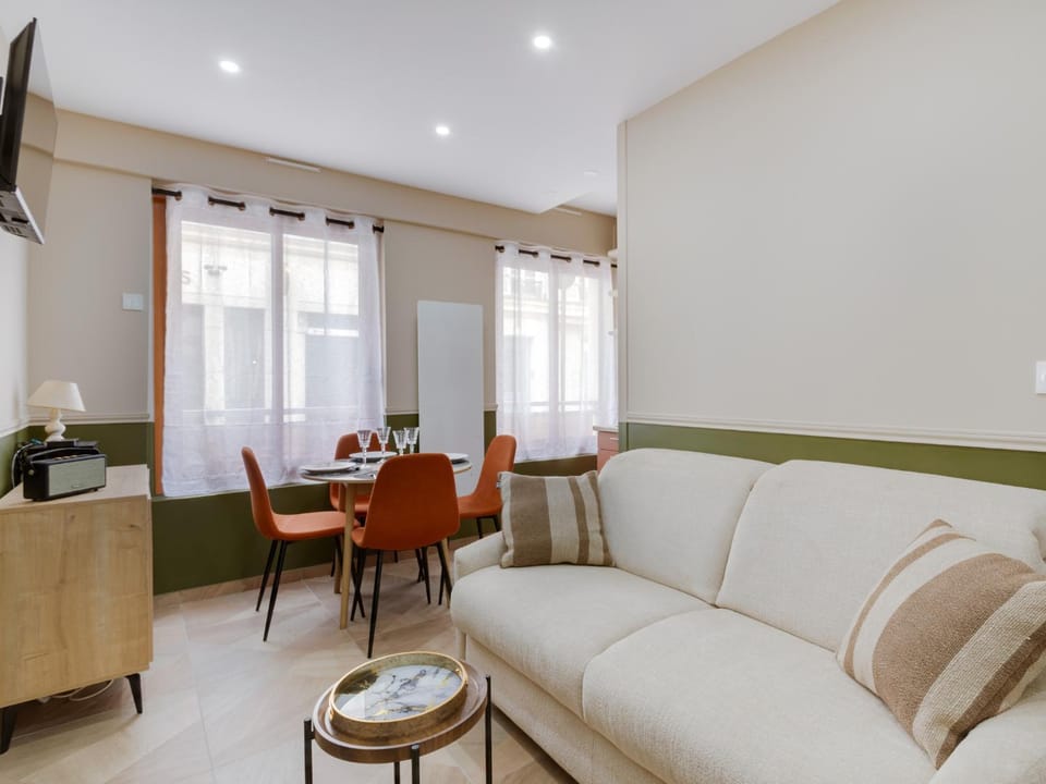 En Centre ville Gare et commerces Apartment in Vincennes