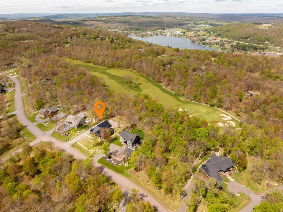 Neighbourhood, Natural landscape, Bird's eye view, Golfcourse, Lake view, Mountain view