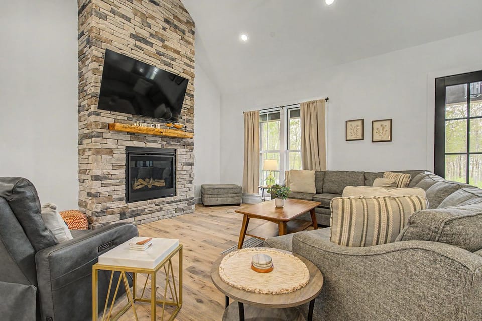 TV and multimedia, Living room, Seating area, fireplace, furniture