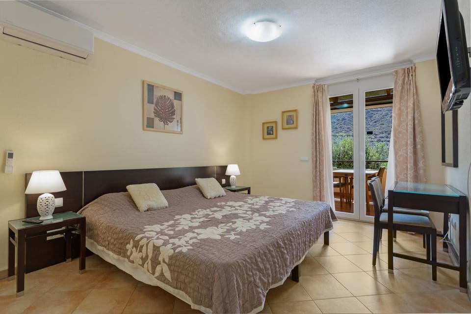 Living room, Bedroom
