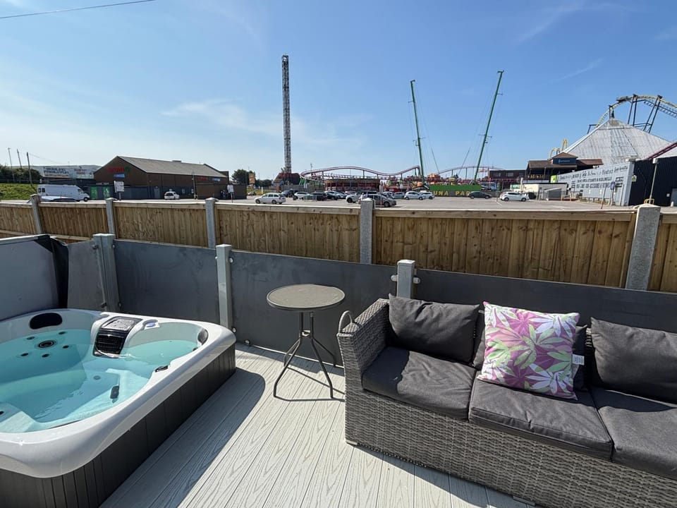 Hot Tub, View (from property/room), Balcony/Terrace
