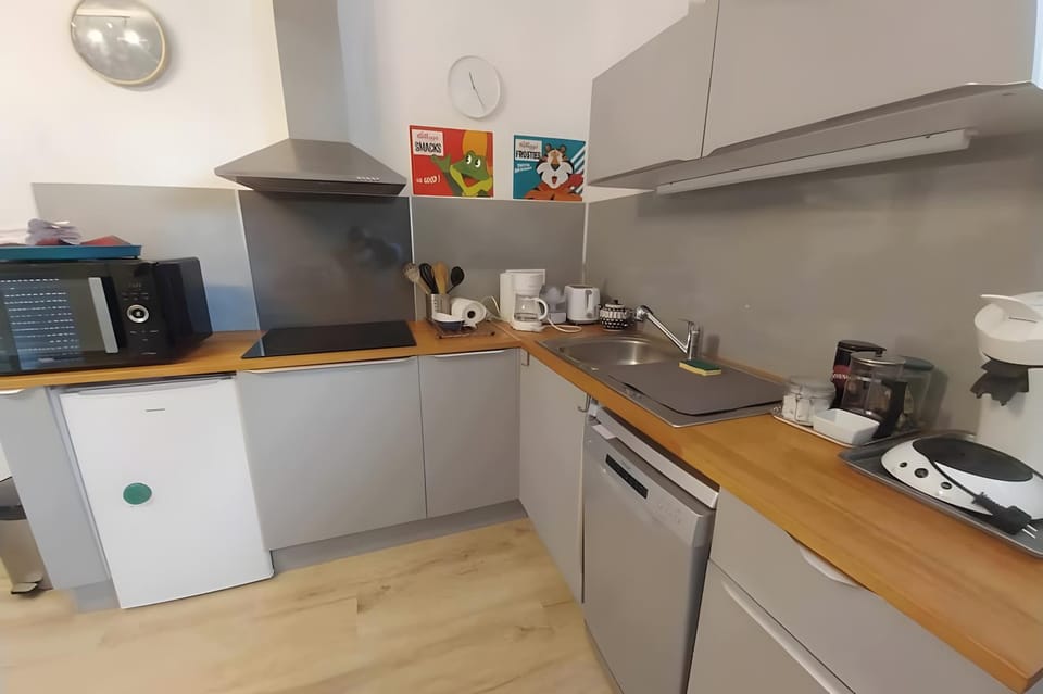 Kitchen or kitchenette, Living room