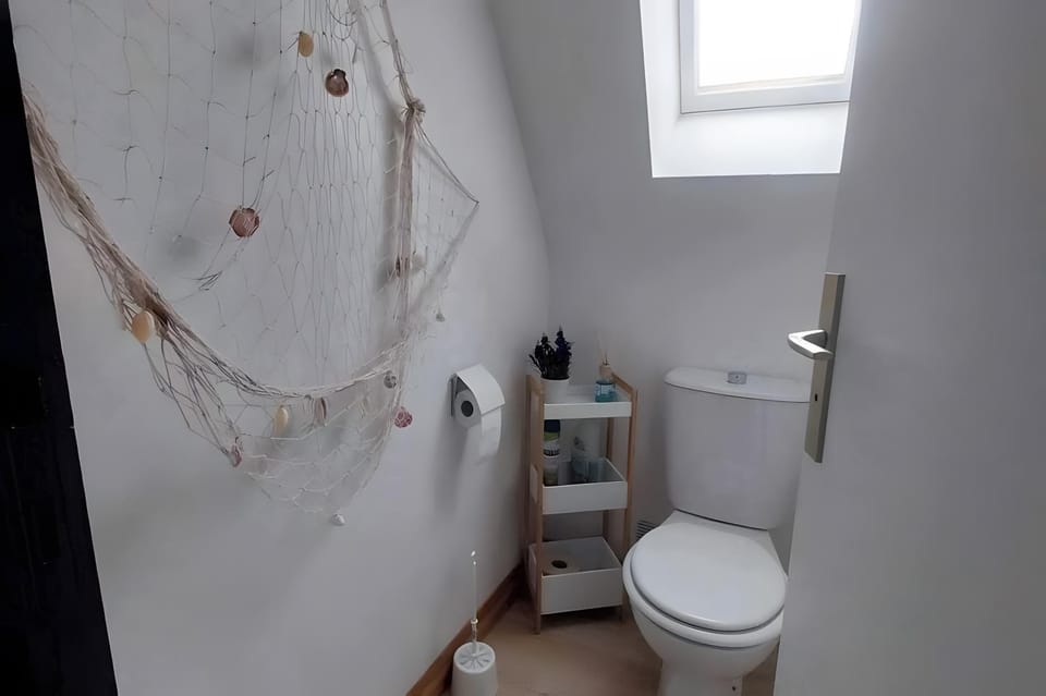 Bathroom, Living room