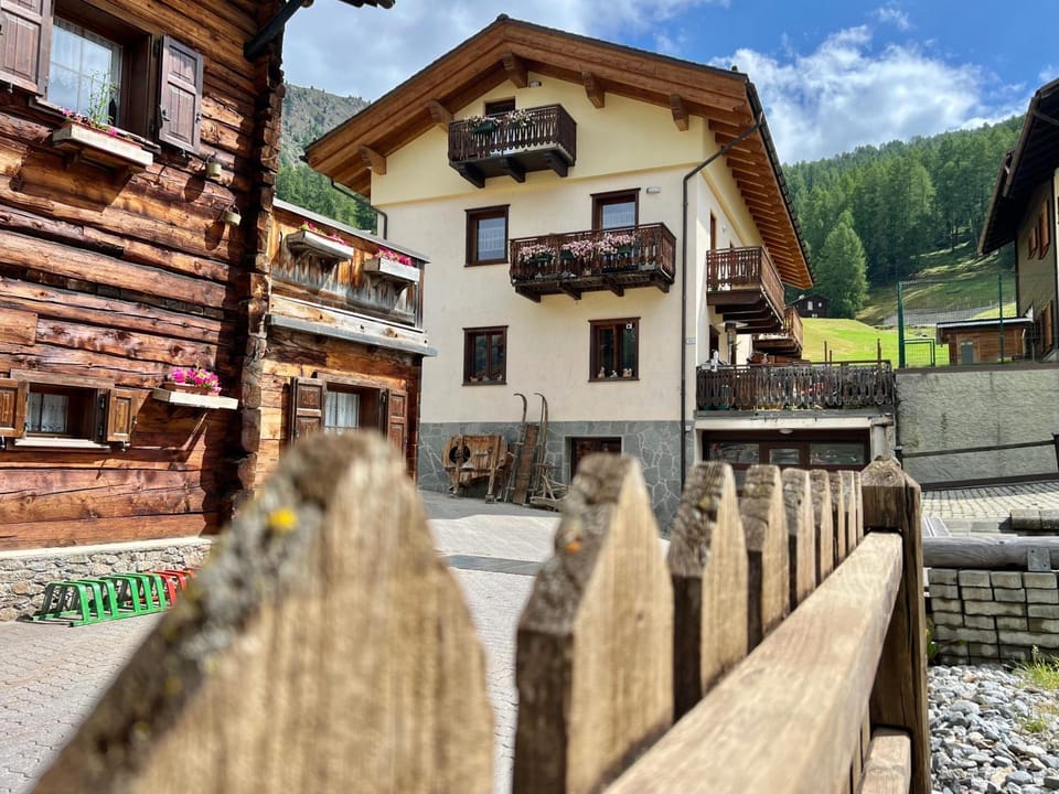 Property building, Day, Natural landscape, Mountain view