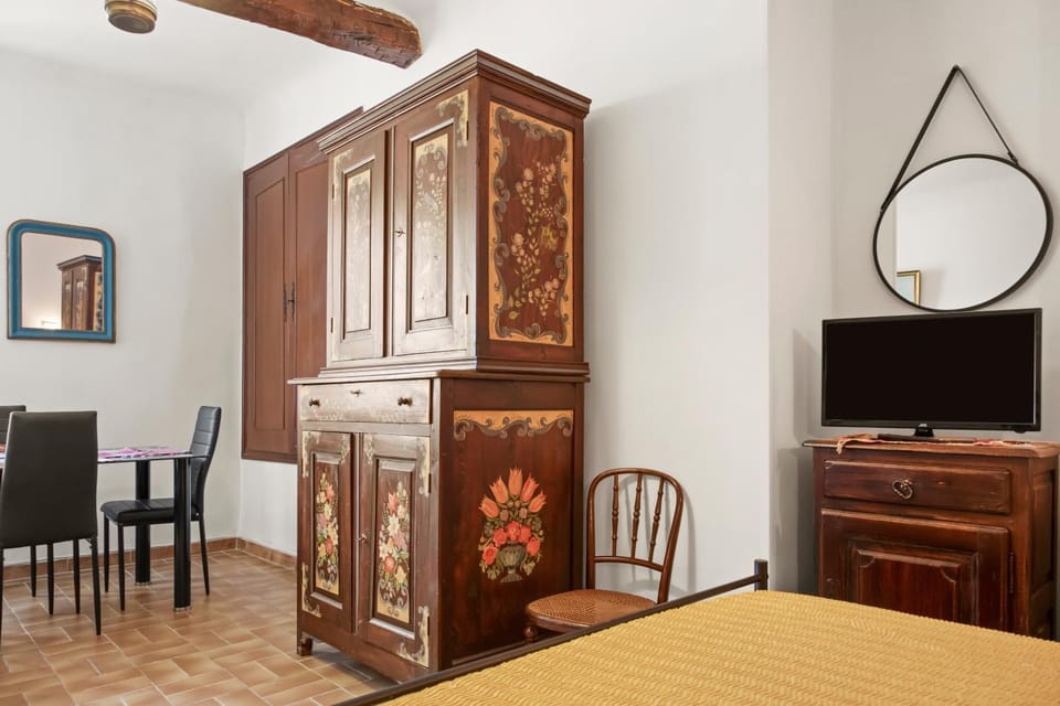 Property building, Living room