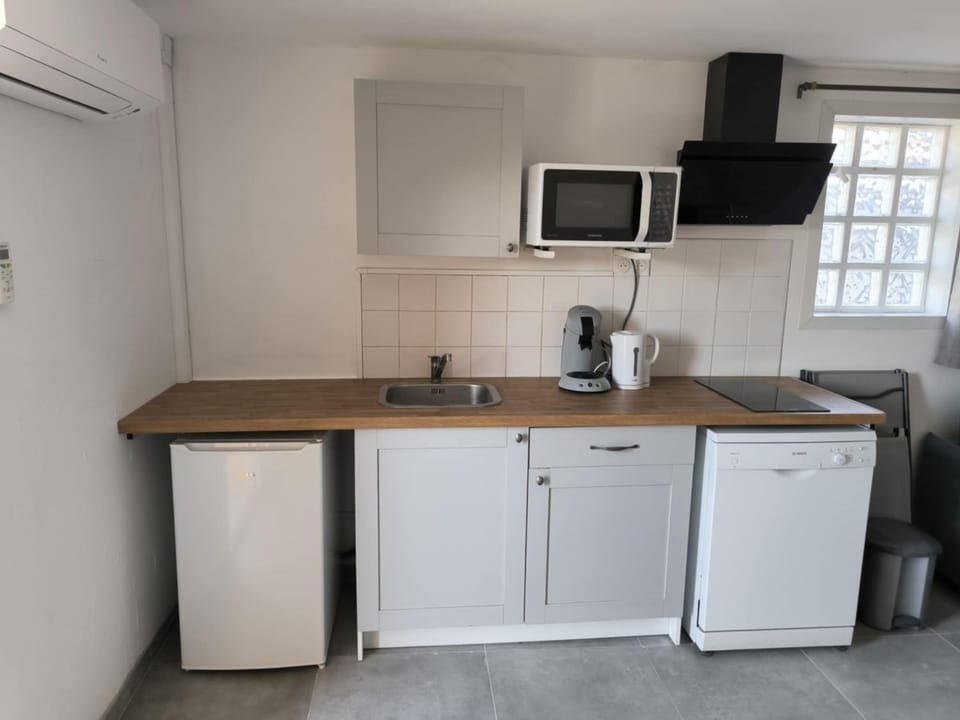 Kitchen or kitchenette, Living room