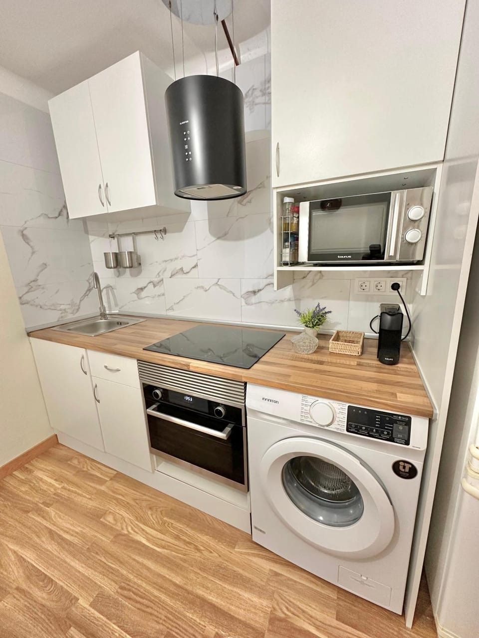 Kitchen or kitchenette, Living room