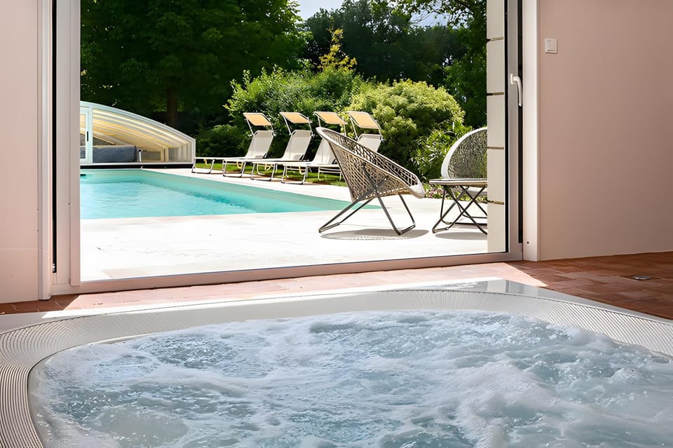 Living room, Swimming pool