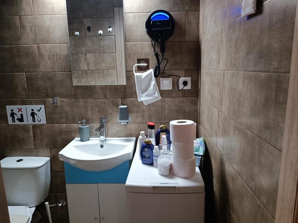 knezevic resorts 3 Apartment in Athens
