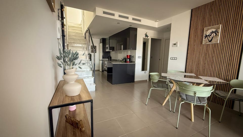 Kitchen or kitchenette, Living room, Seating area, Dining area