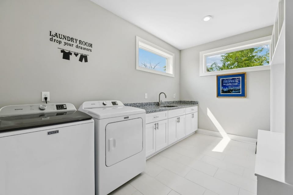 Friends in Skyline Places, 10 min to Broadway, Perfect for Groups House in Nashville