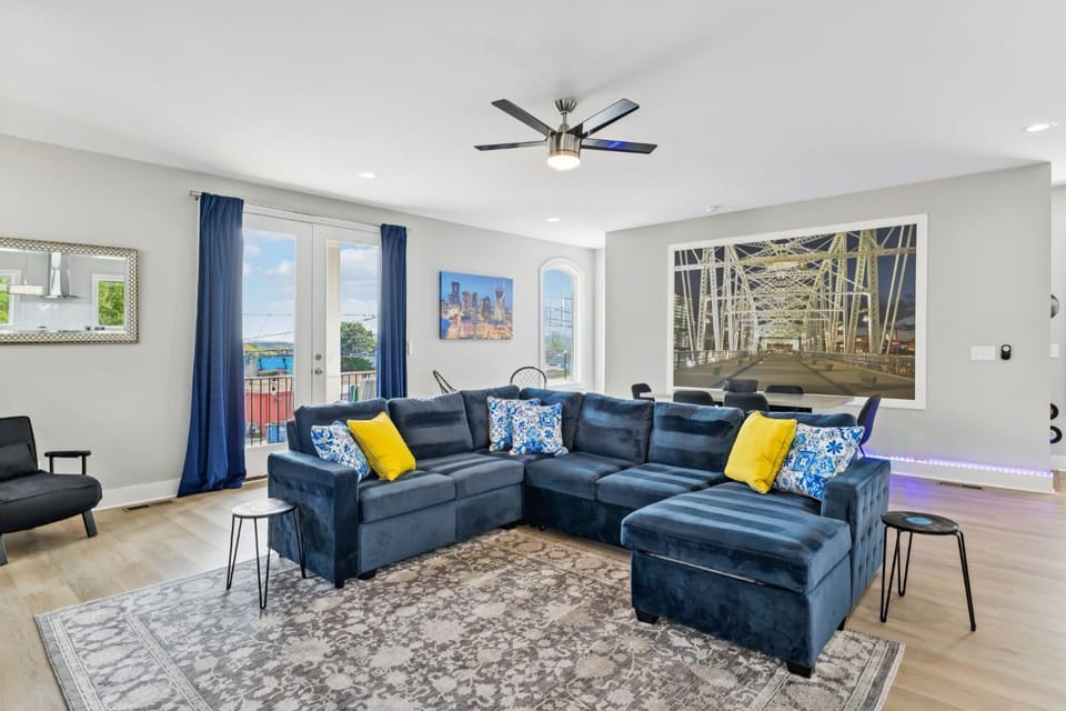 Friends in Skyline Places, 10 min to Broadway, Perfect for Groups House in Nashville