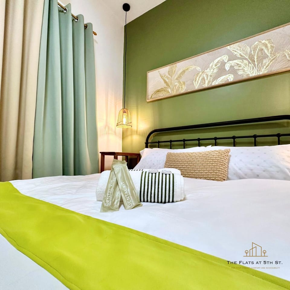 Bed, towels